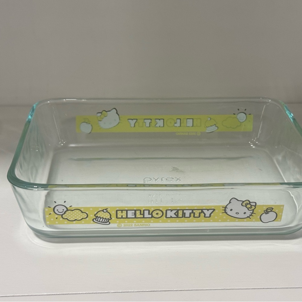 Pyrex® 3 piece Glass Storage Set: Hello Kitty®, Ribbons & Bows - NOS Rectangle - Picture 2 of 9
